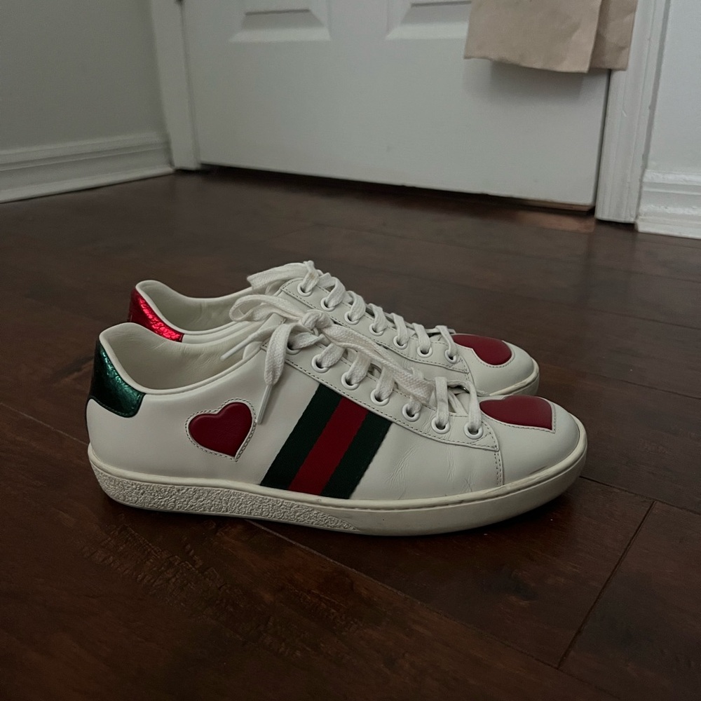 Gucci Ace Sneakers with Embroidered Hearts - Picture 2 of 9